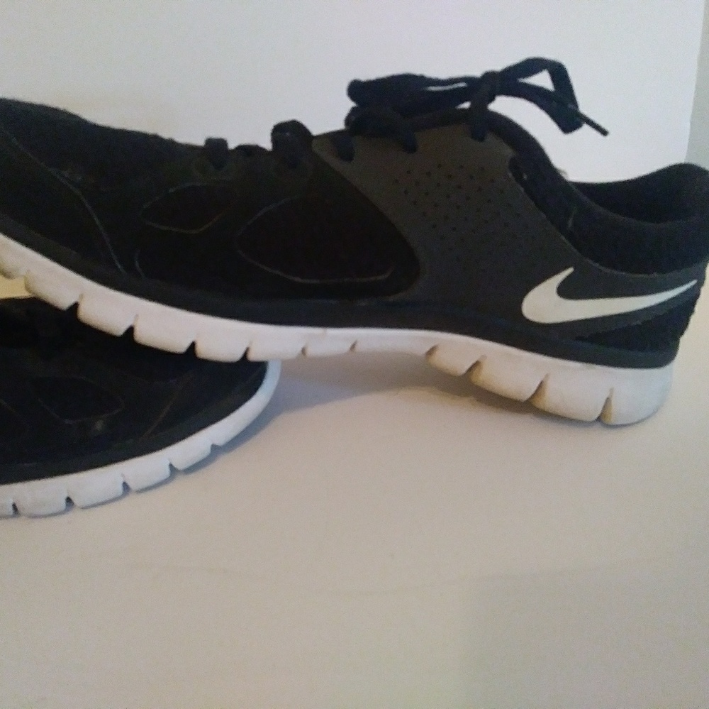 Slightly used Nike Black/White Women's Size11 Shoe